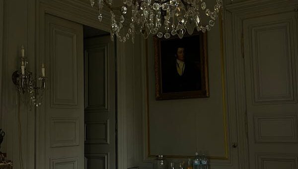The Ultimate Guide to Setting a Formal Dining Table