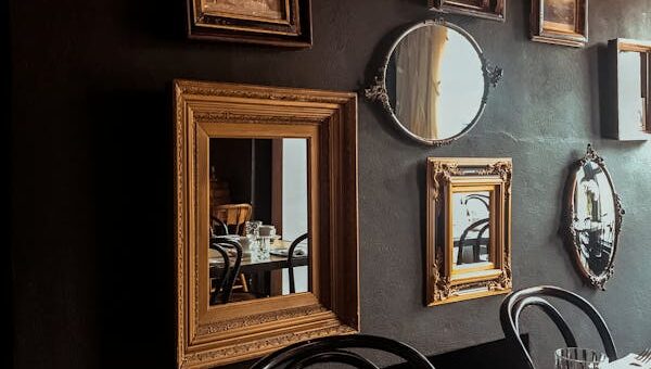 How to Mix and Match Dining Room Furniture