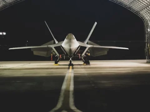 Inside the F-22 Raptor: America’s Stealth Fighter