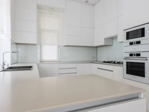 Real Estate Law Expert Ensuring Smooth Closings