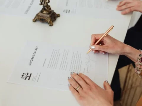 Criminal defense attorney defending client’s rights in court