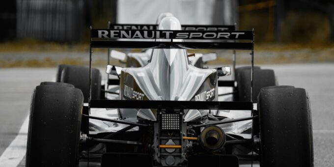 Experience the Unconventional: Driving Renault's Strangest People Carrier in Gran Turismo 7
