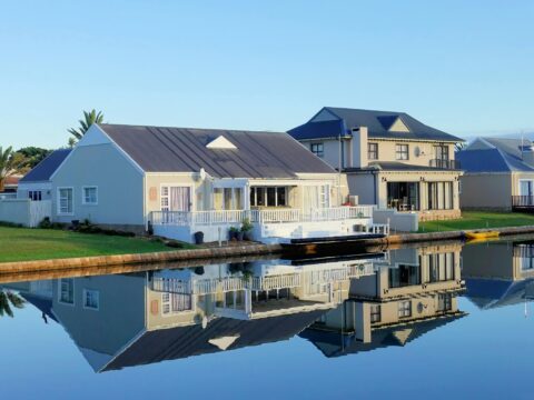 how to analyze government policies that affect home insurance