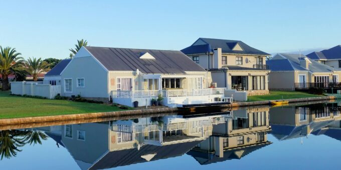 how to analyze government policies that affect home insurance
